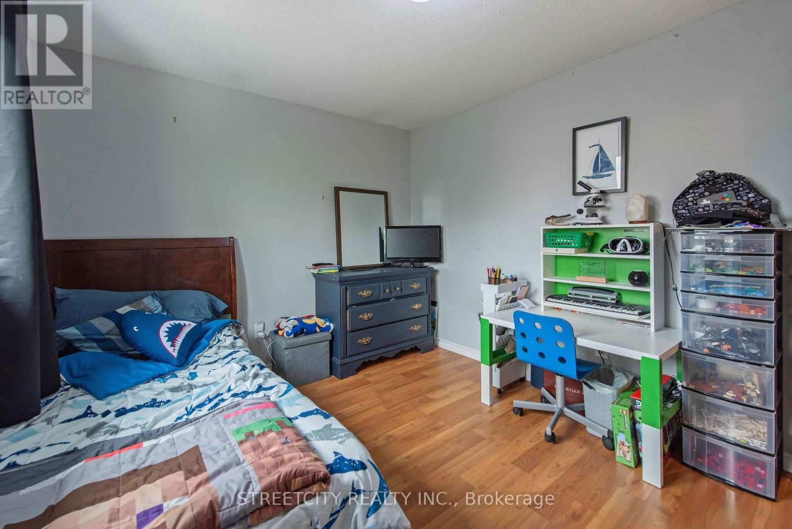 138 CARLYLE DRIVE Image 30