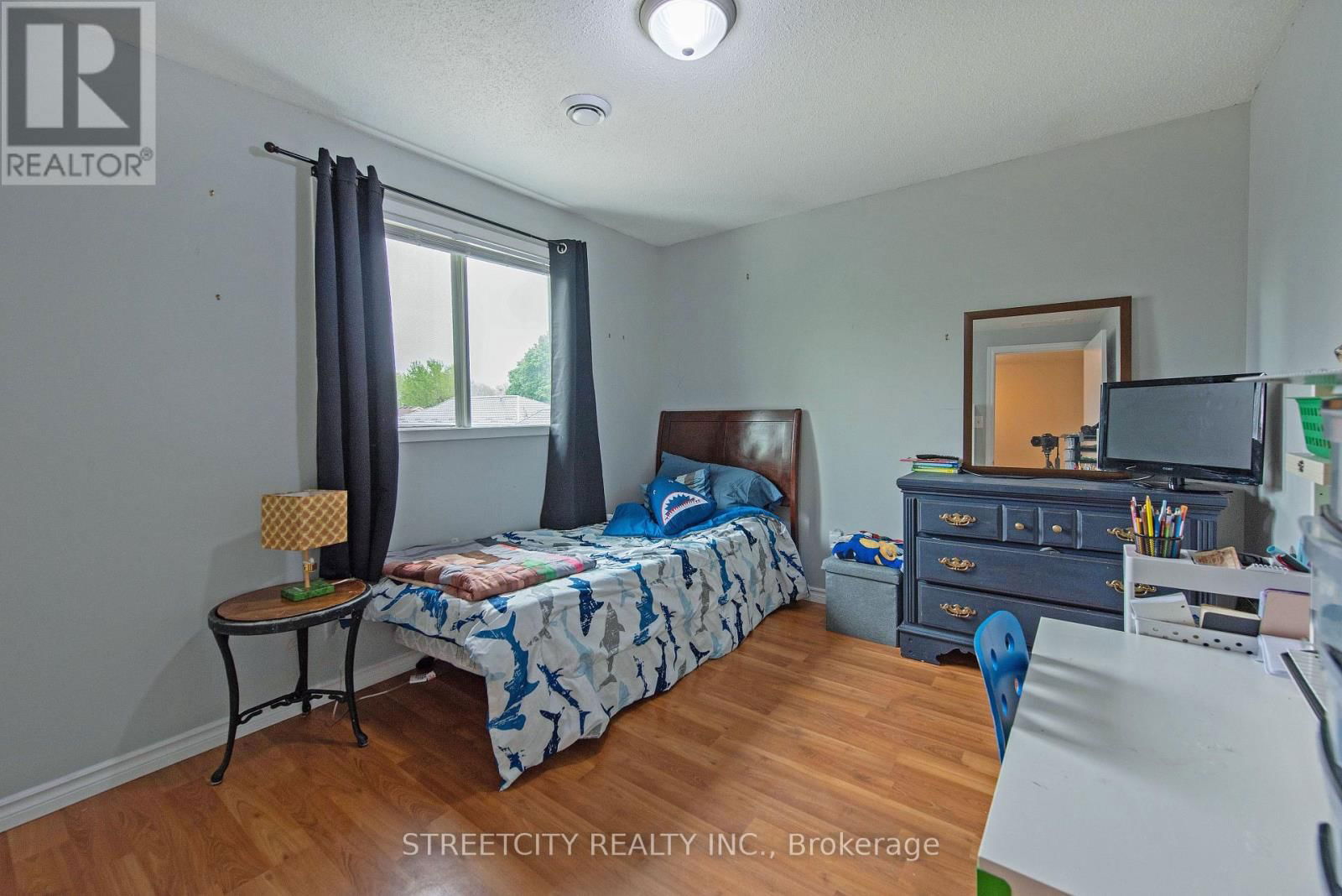 138 CARLYLE DRIVE Image 31
