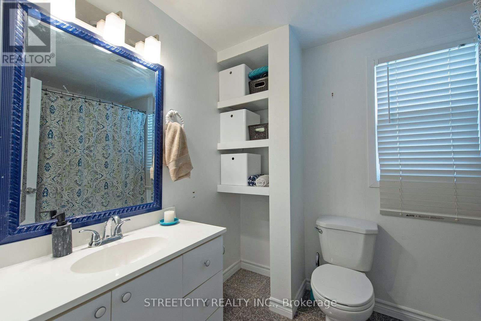 138 CARLYLE DRIVE Image 33