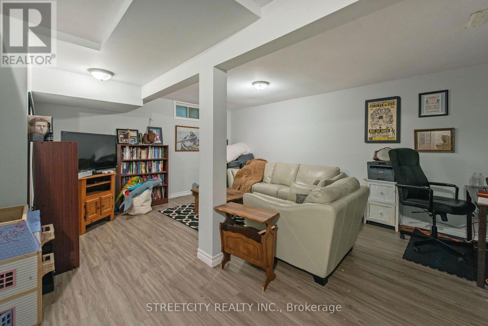 138 CARLYLE DRIVE Image 37
