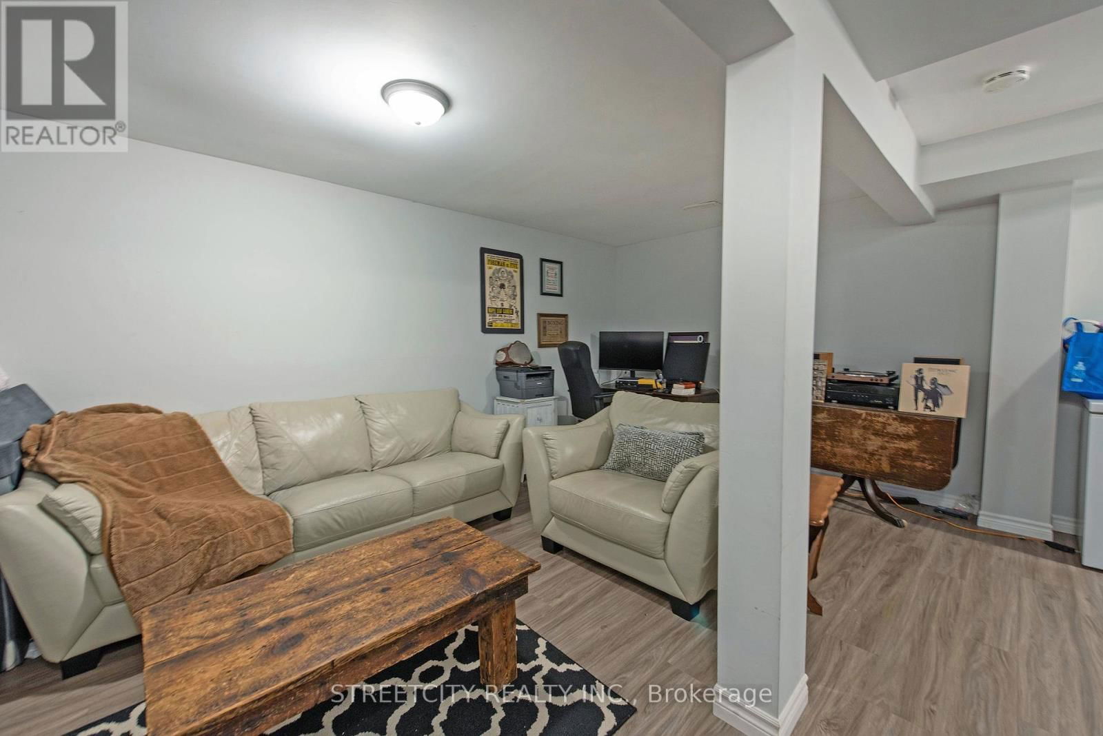 138 CARLYLE DRIVE Image 38