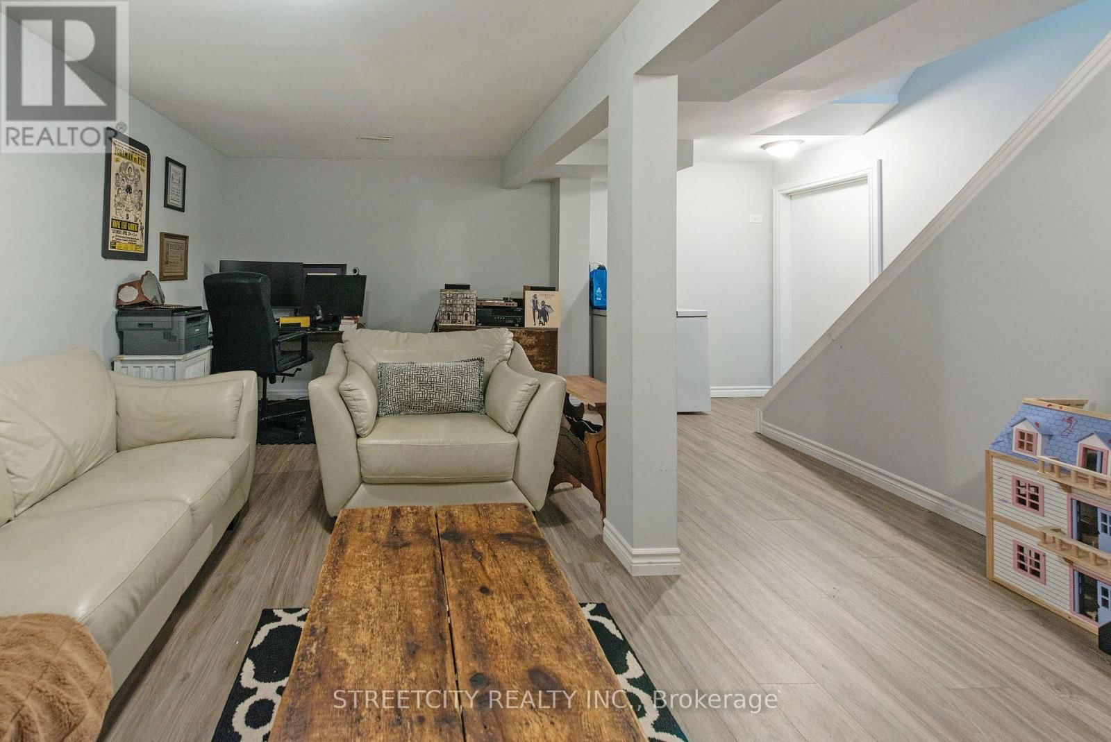 138 CARLYLE DRIVE Image 39