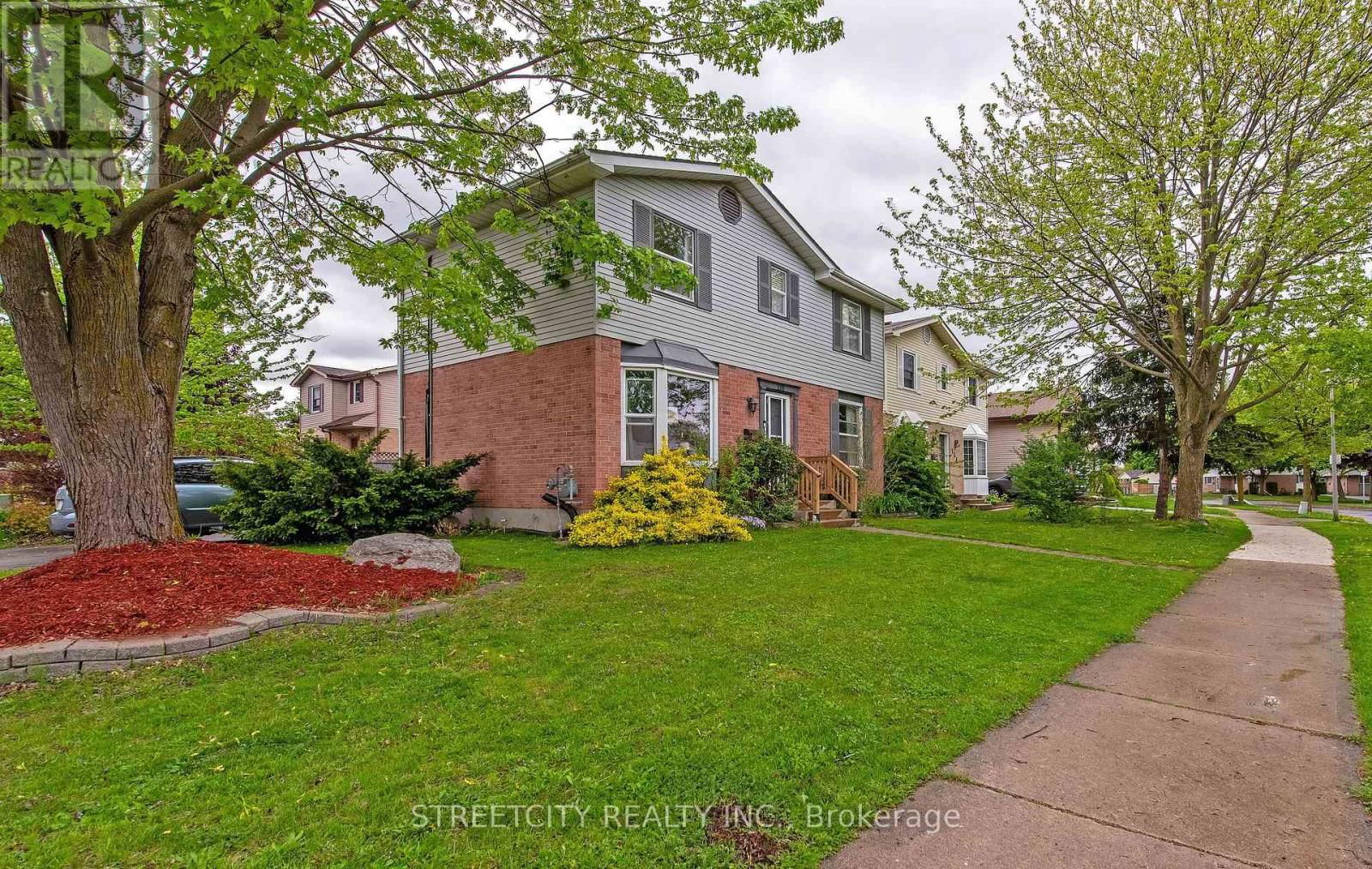 138 CARLYLE DRIVE Image 4