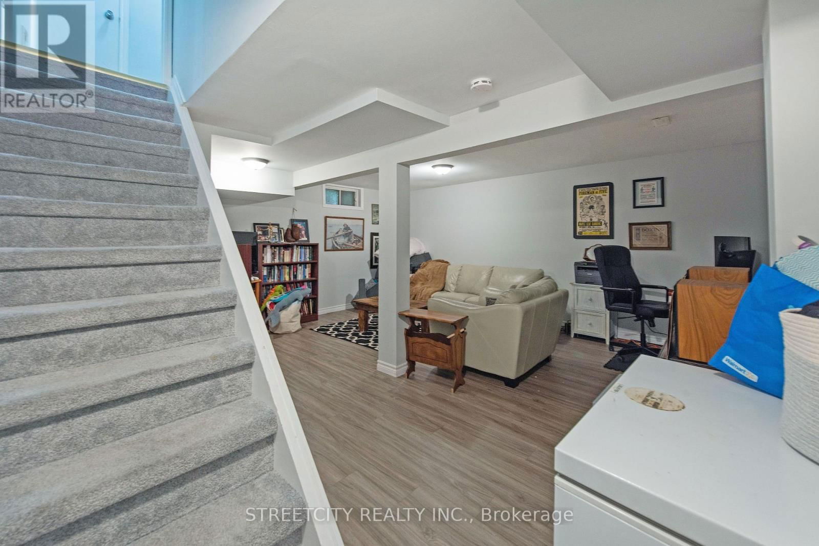 138 CARLYLE DRIVE Image 40