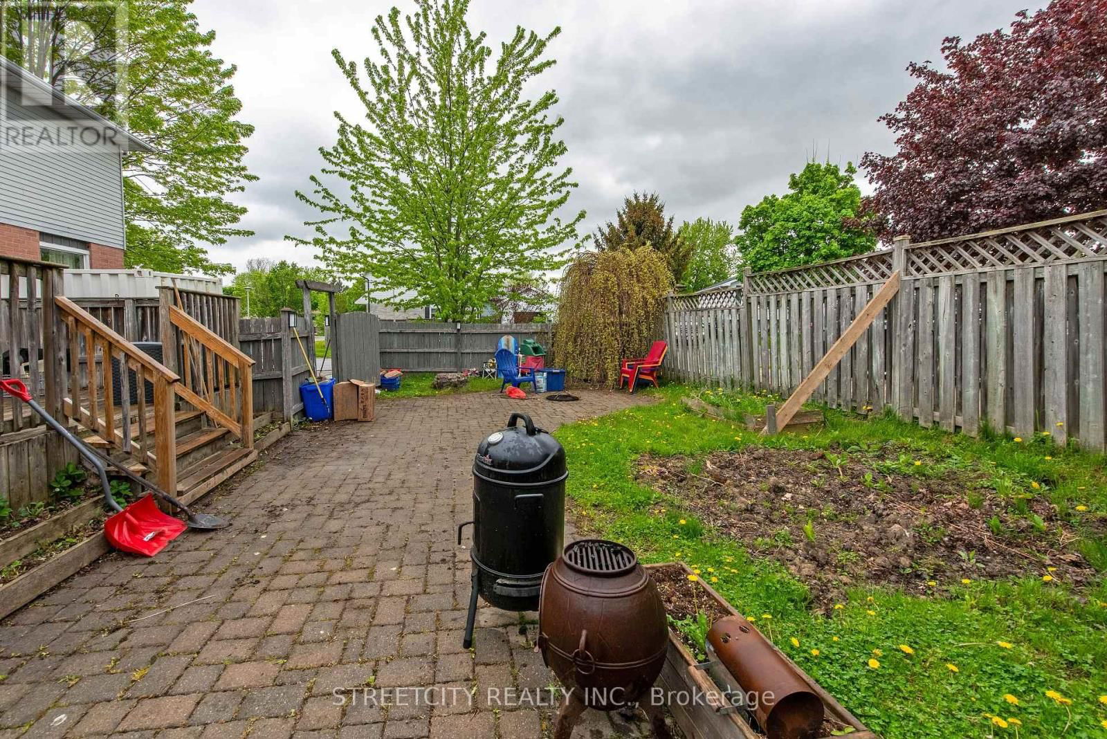 138 CARLYLE DRIVE Image 42