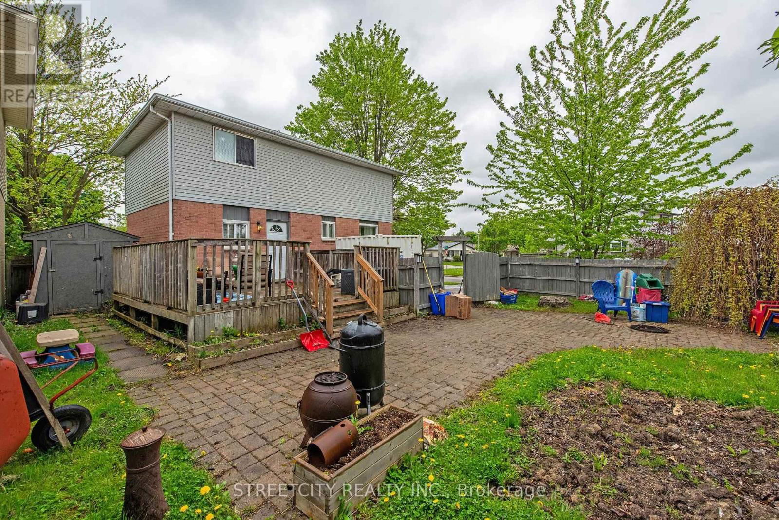 138 CARLYLE DRIVE Image 43