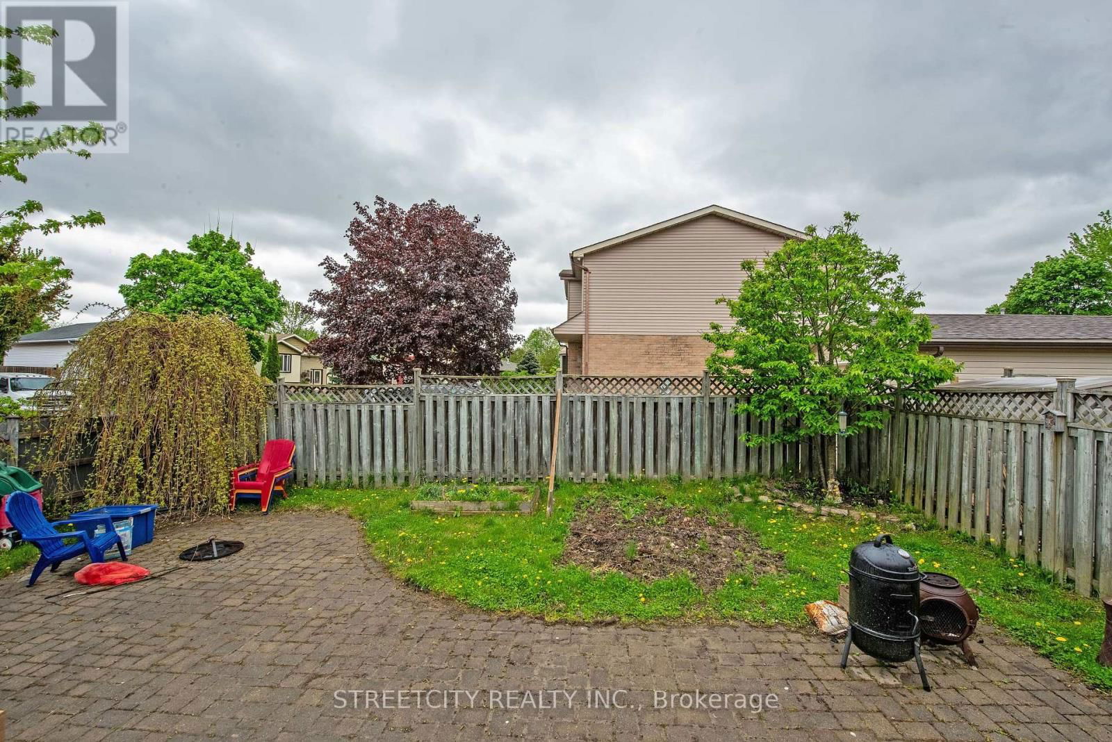 138 CARLYLE DRIVE Image 44