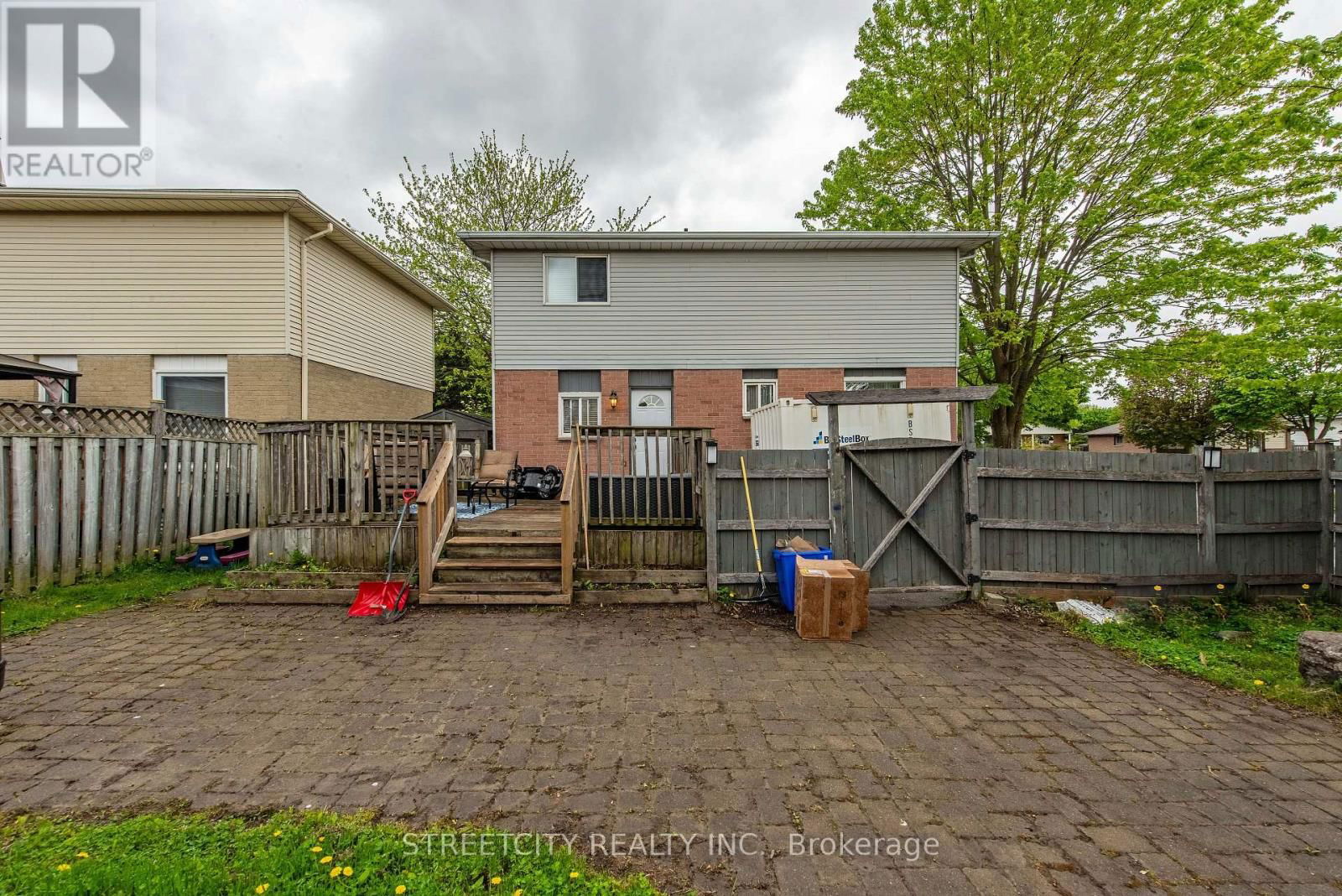138 CARLYLE DRIVE Image 47