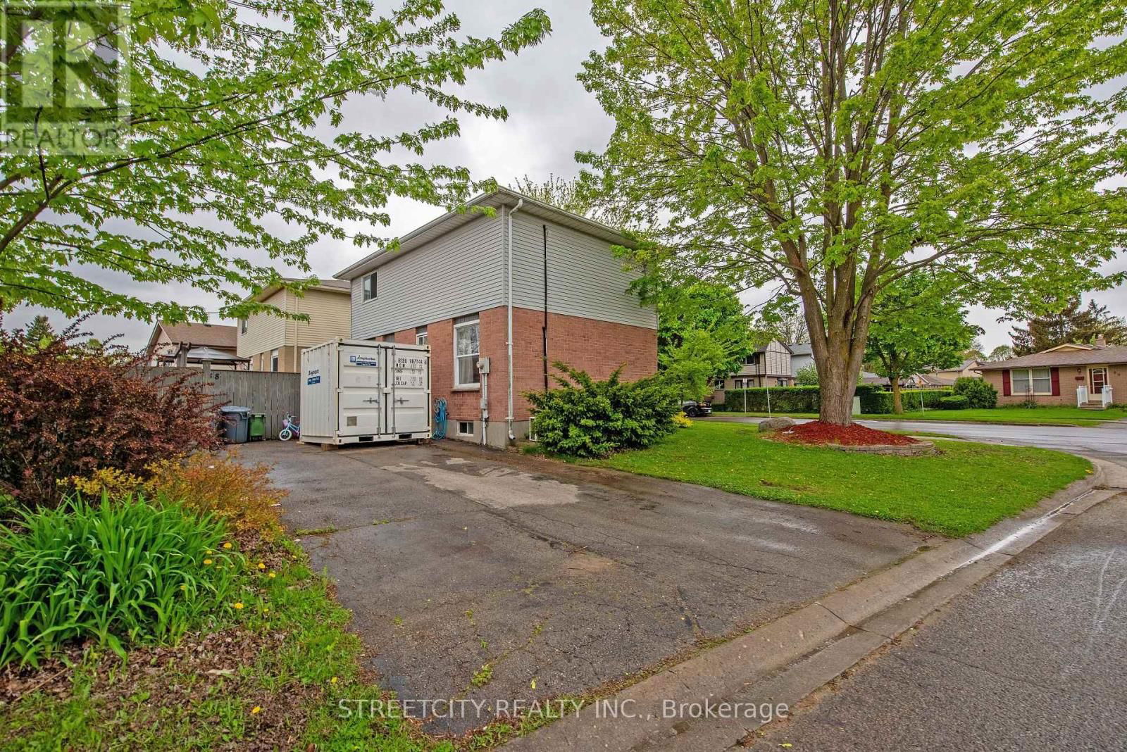 138 CARLYLE DRIVE Image 48
