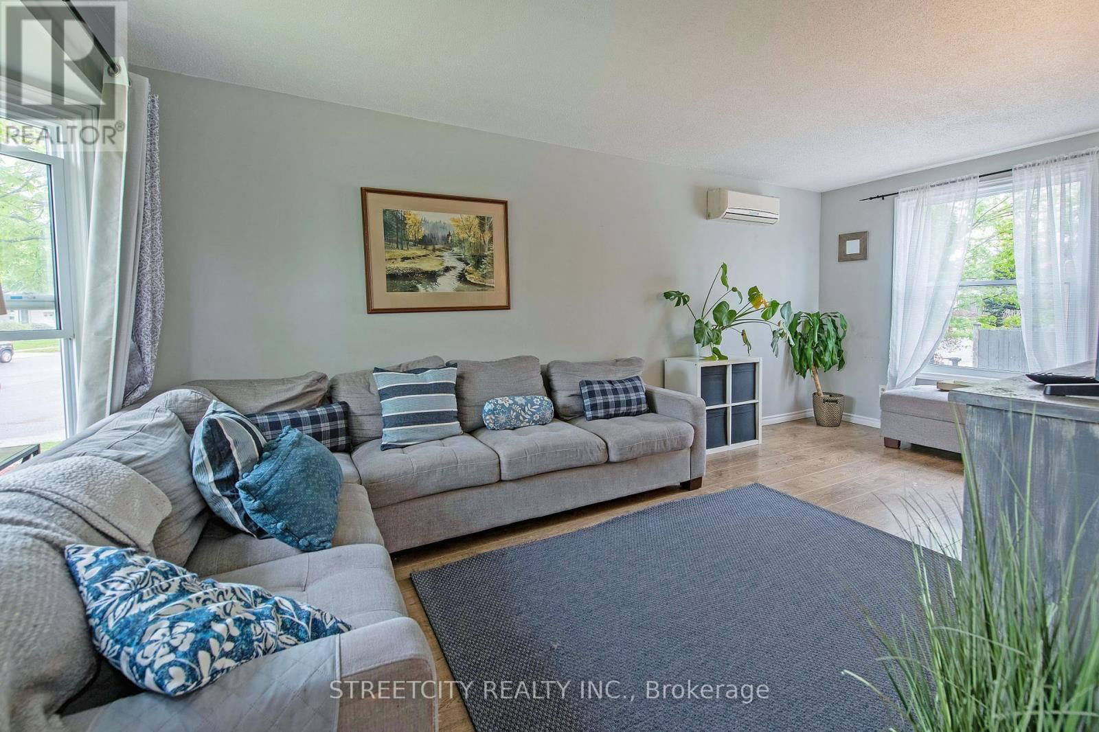 138 CARLYLE DRIVE Image 5