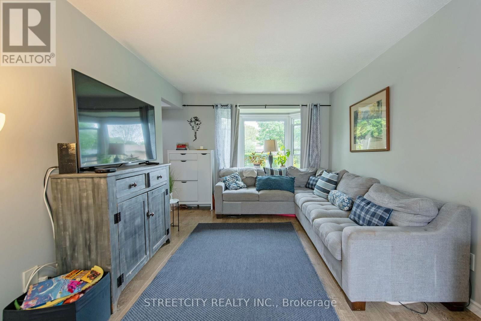 138 CARLYLE DRIVE Image 6