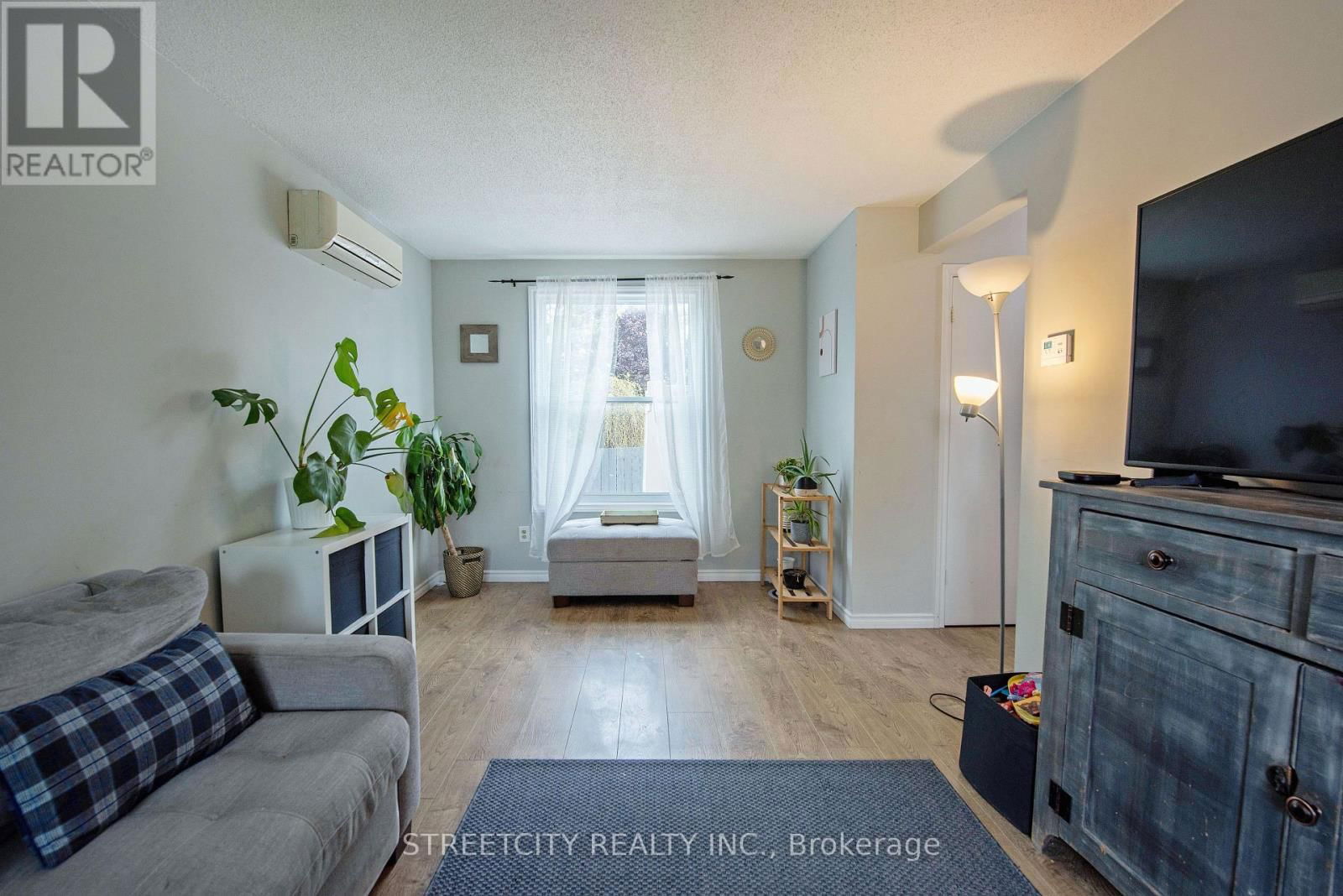 138 CARLYLE DRIVE Image 7