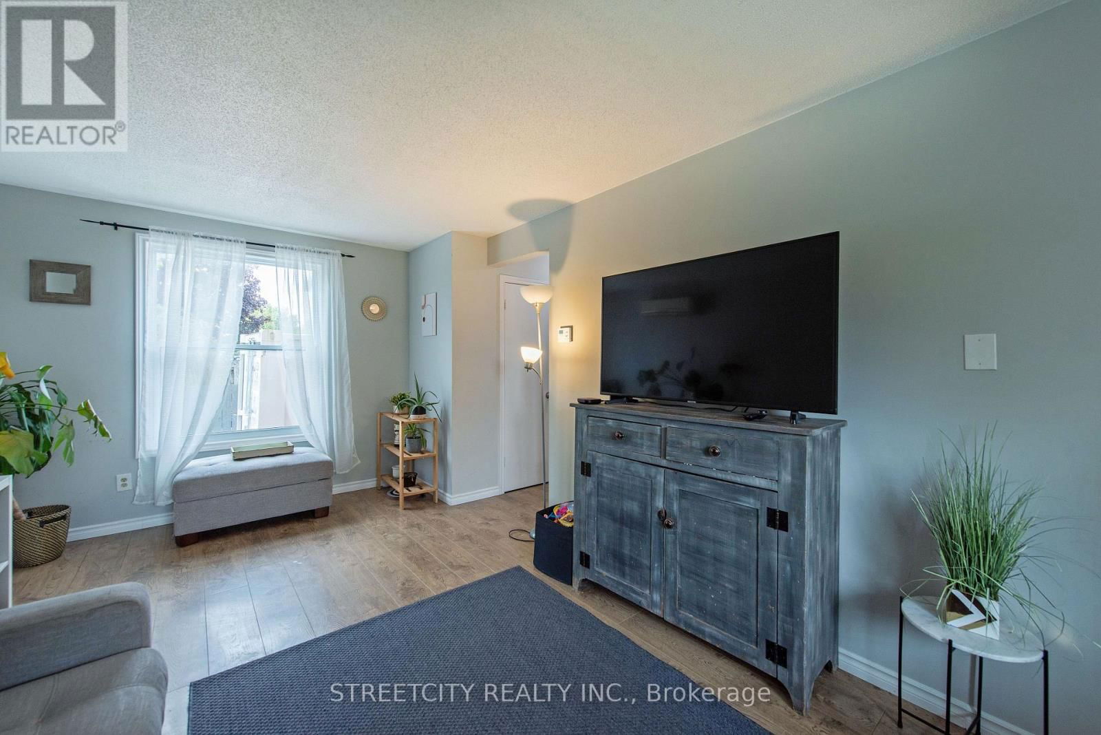 138 CARLYLE DRIVE Image 9