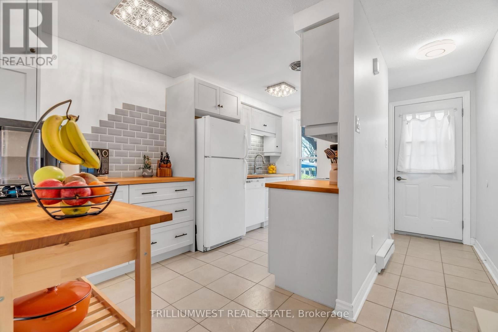 16 - 35 BRECKENRIDGE DRIVE Image 3