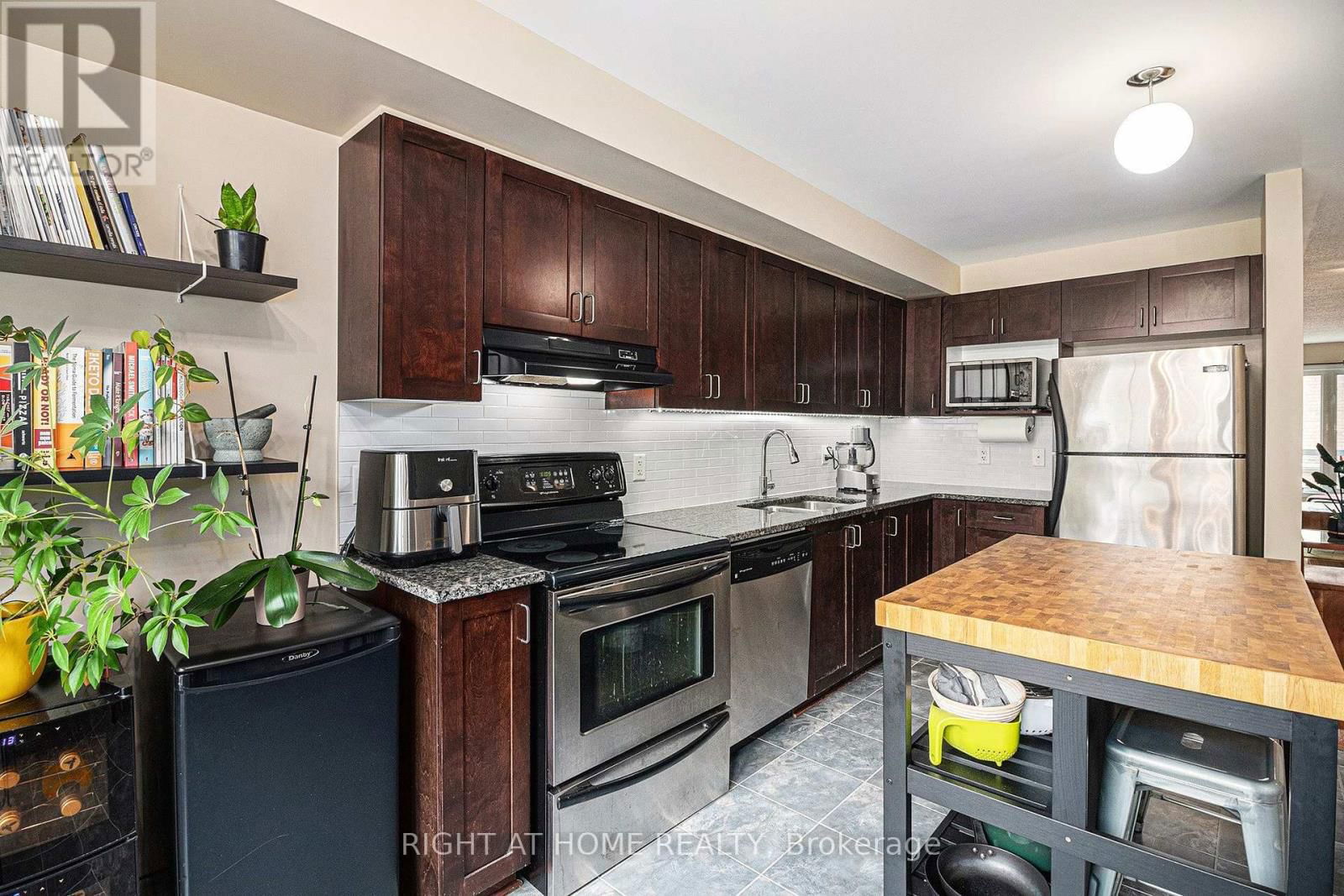 72 JENSCOTT PRIVATE Image 10
