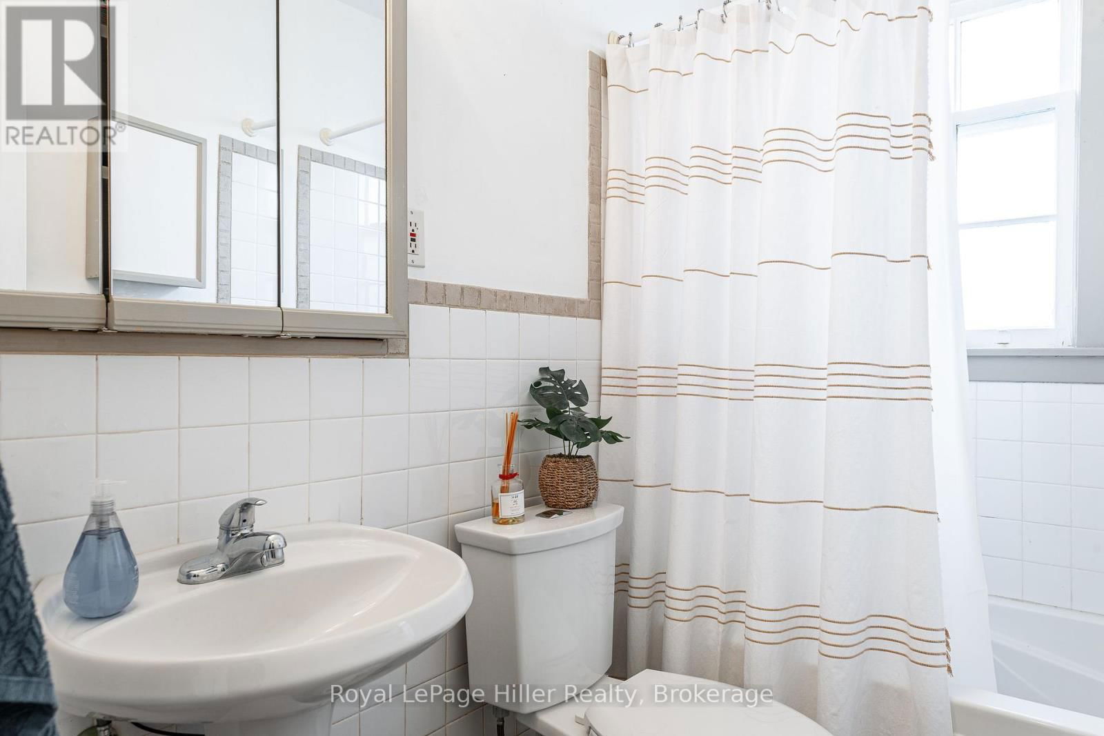 20 CORIANO STREET Image 19