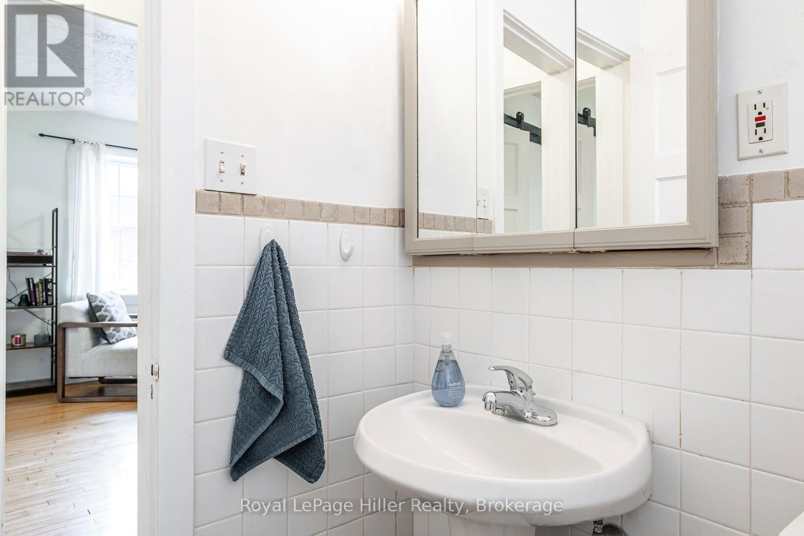 20 CORIANO STREET Image 20