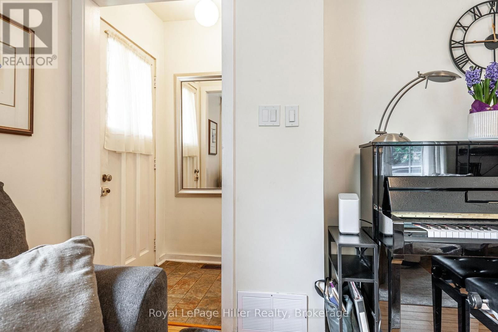 20 CORIANO STREET Image 6