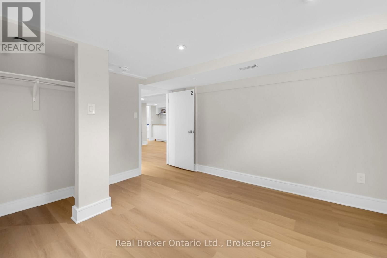 LOWER UNIT - 223 BOND STREET NORTH Image 3
