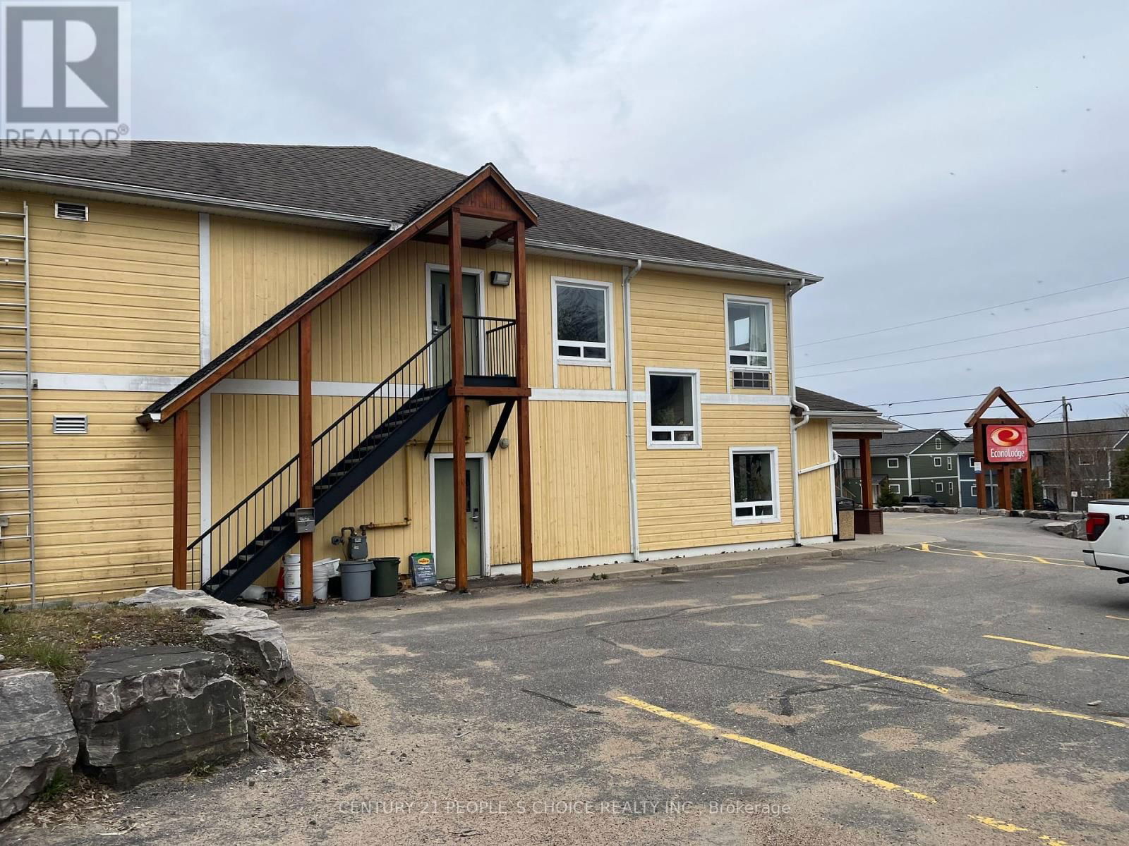 117 MAIN STREET WEST Image 39