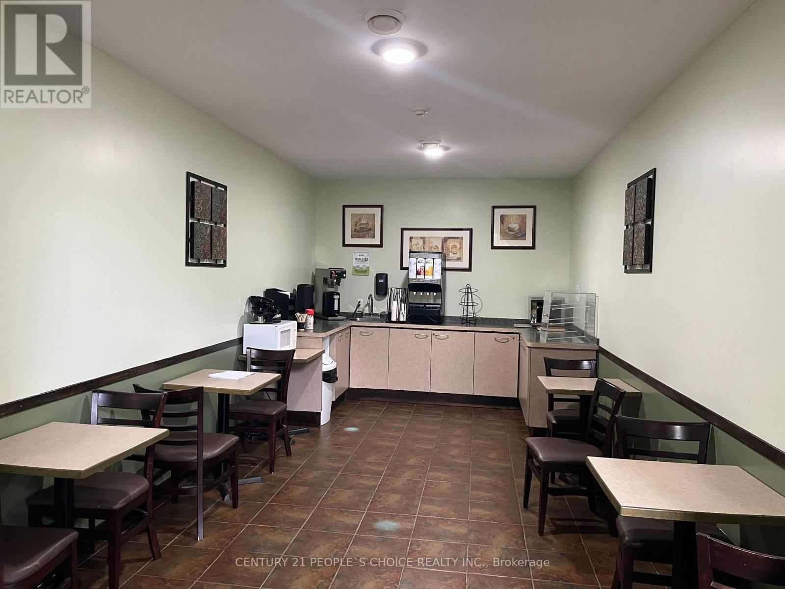 117 MAIN STREET WEST Image 7