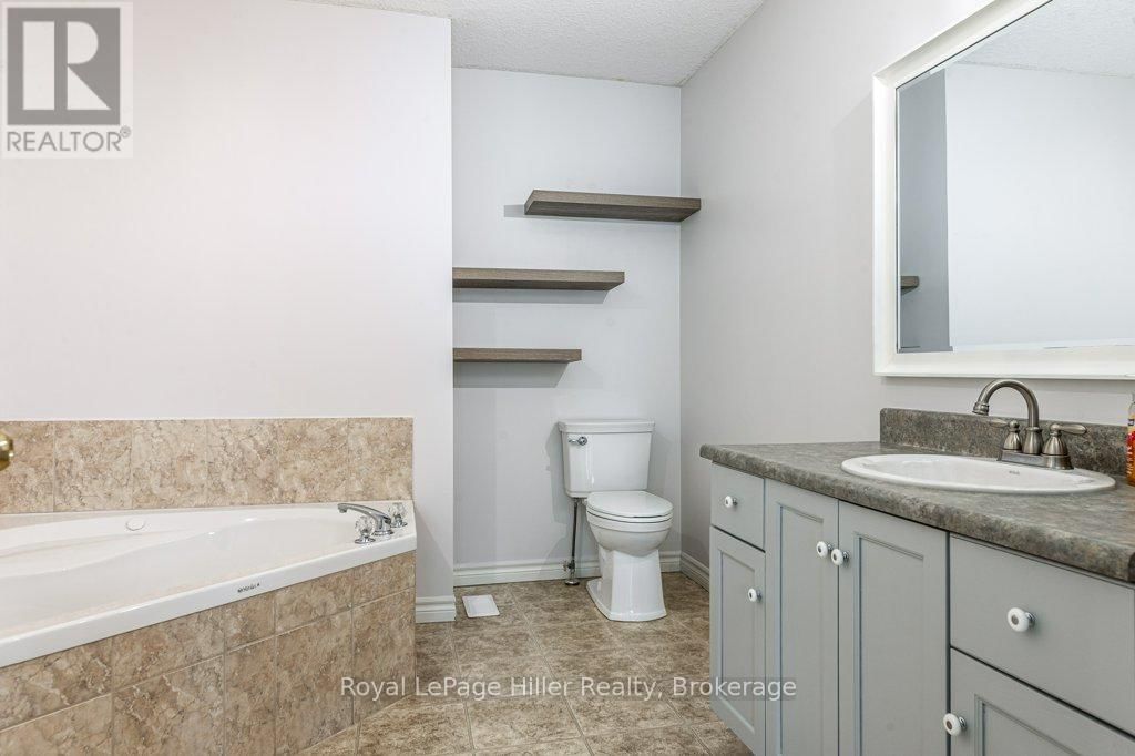176 FRANKLIN DRIVE Image 17