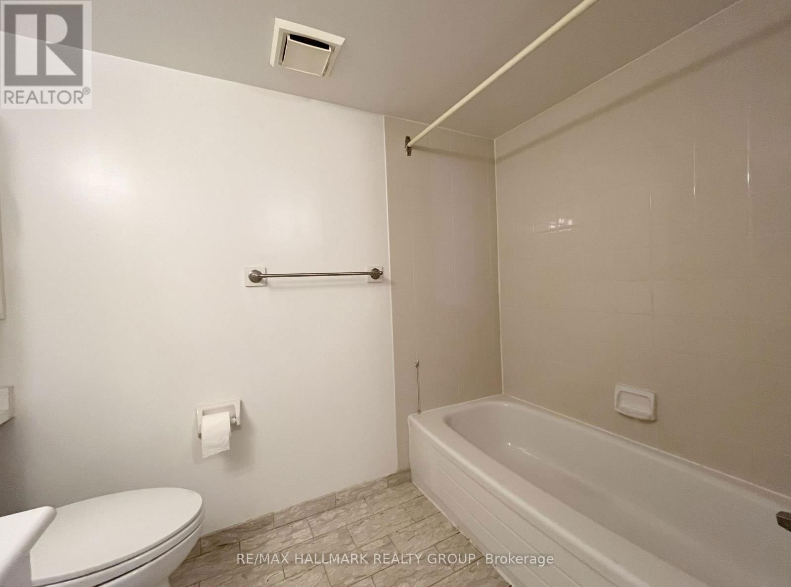221 - 1025 GRENON AVENUE Image 13