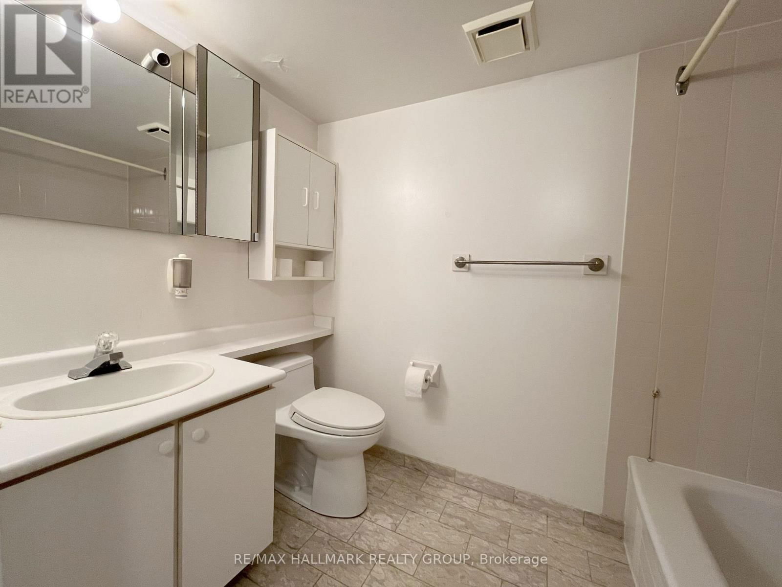 221 - 1025 GRENON AVENUE Image 14