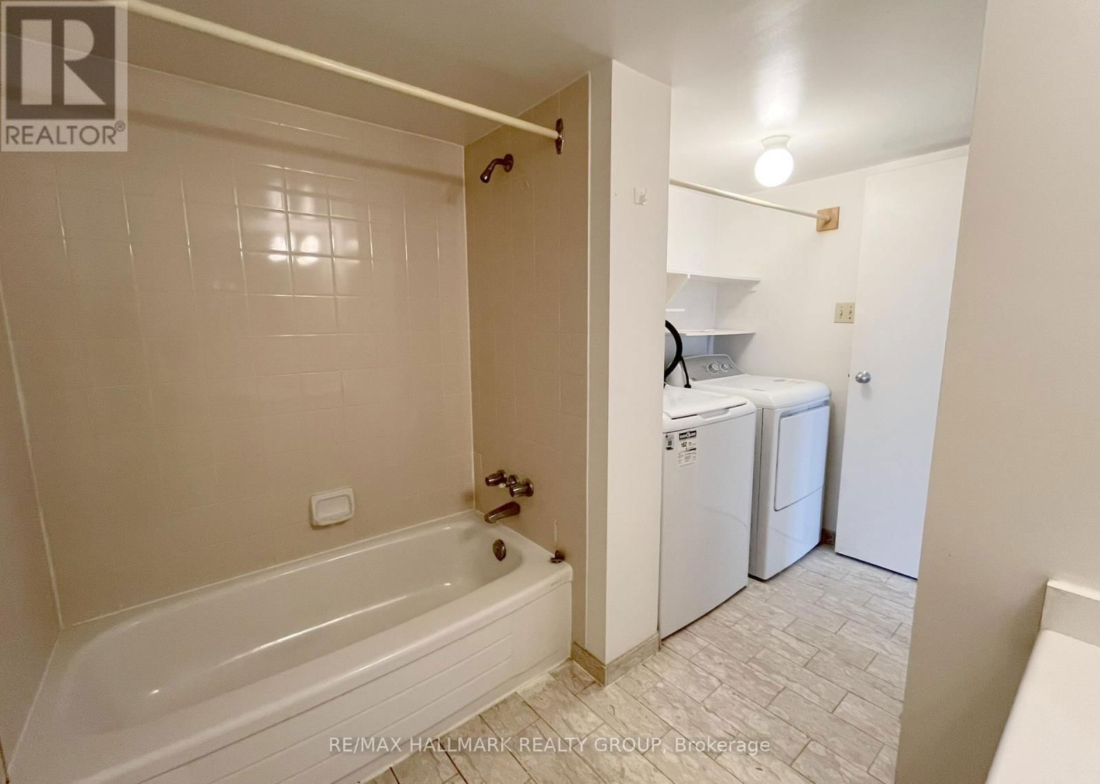 221 - 1025 GRENON AVENUE Image 15