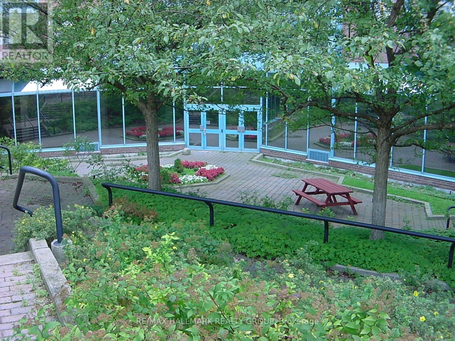 221 - 1025 GRENON AVENUE Image 21