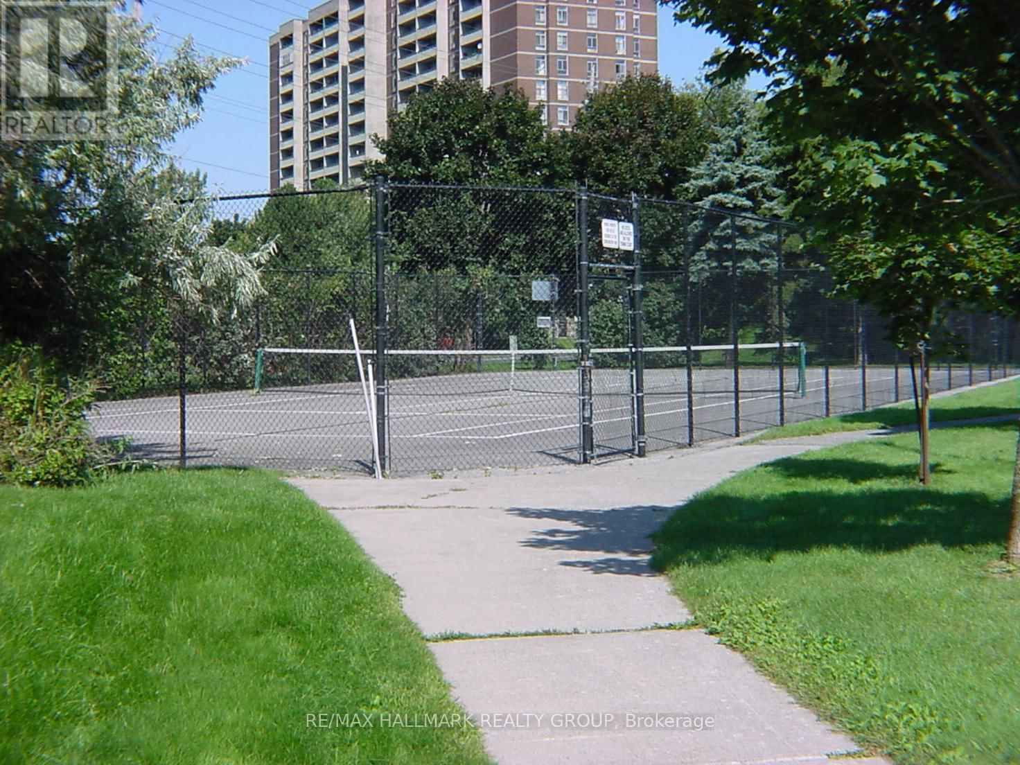 221 - 1025 GRENON AVENUE Image 35
