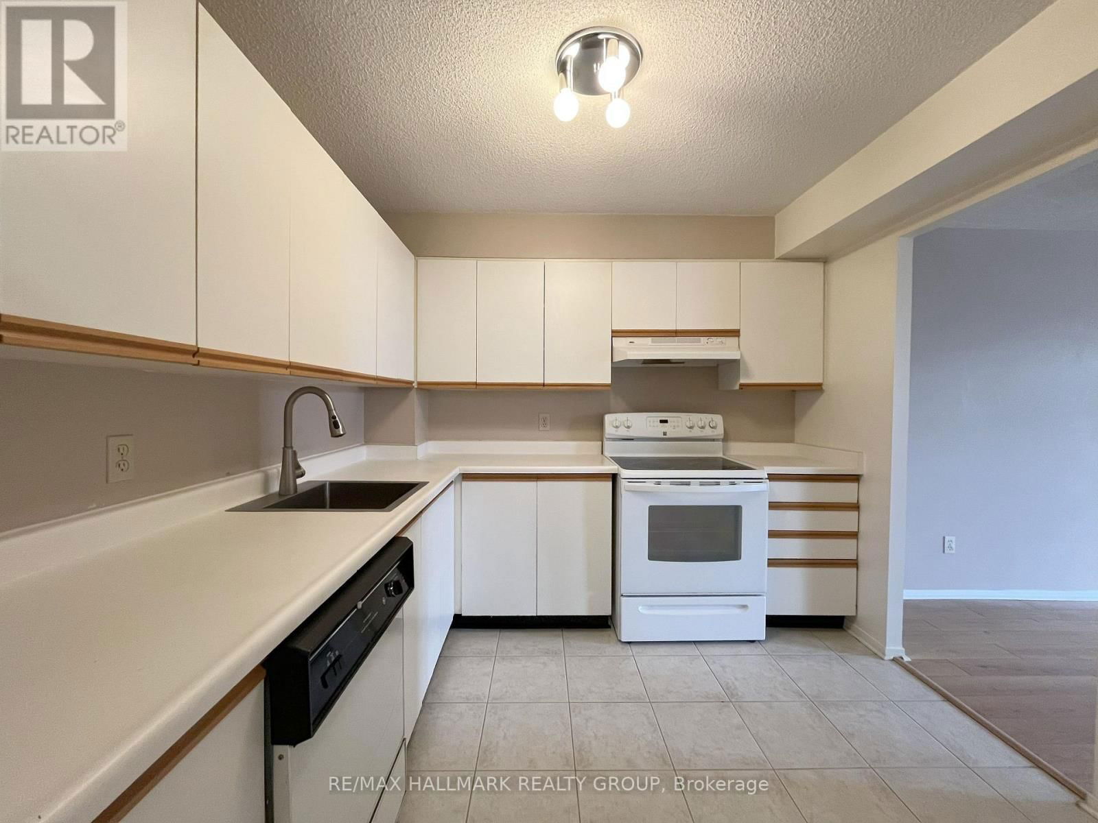 221 - 1025 GRENON AVENUE Image 5