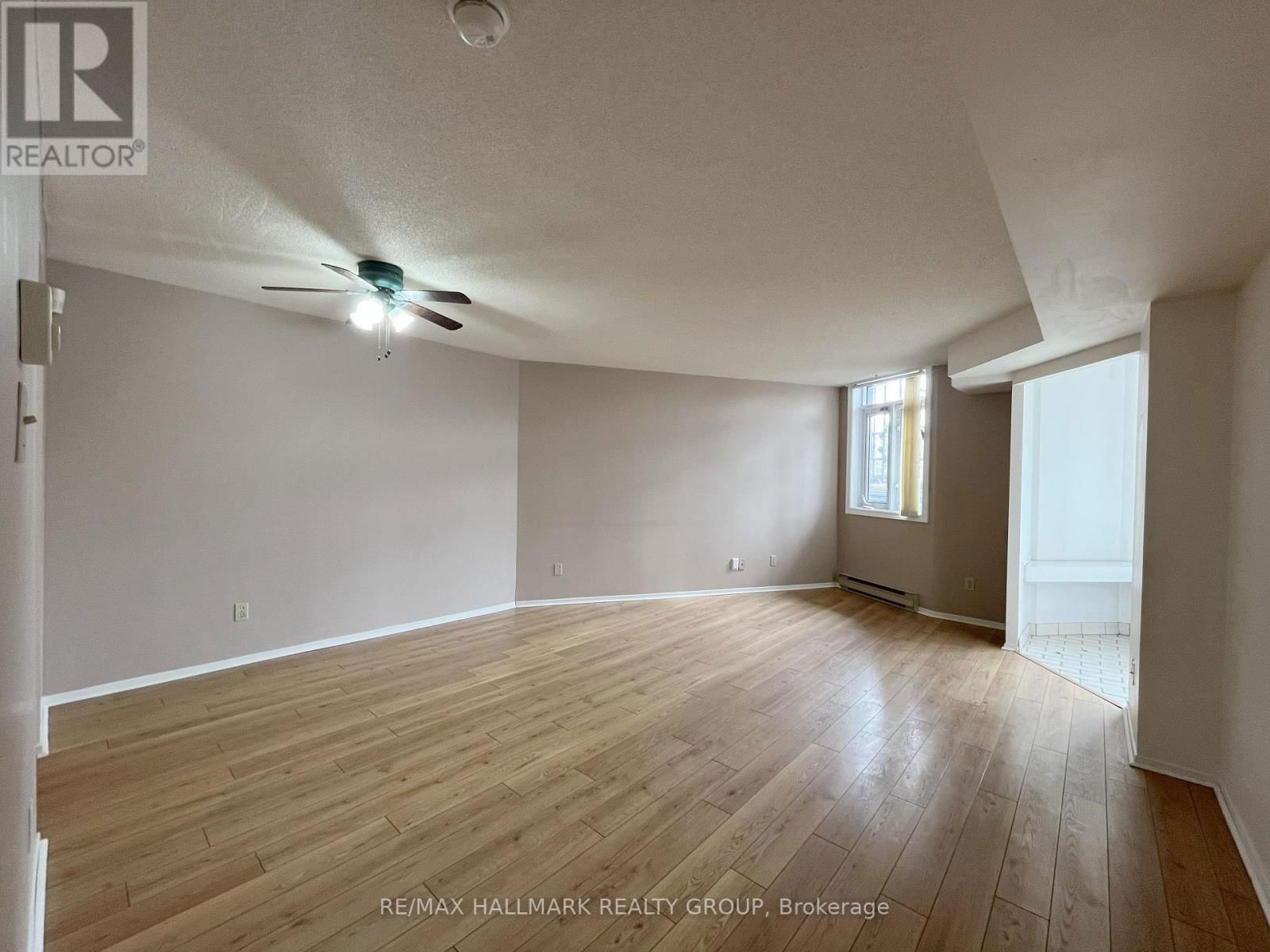 221 - 1025 GRENON AVENUE Image 8