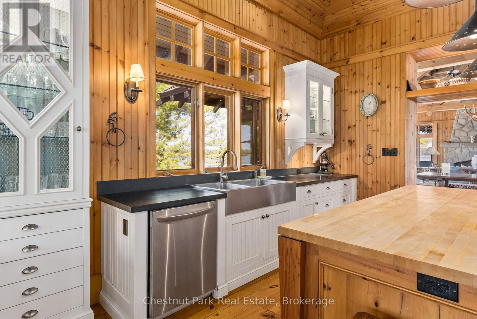 1 ISLAND R21 ISLAND Image 15