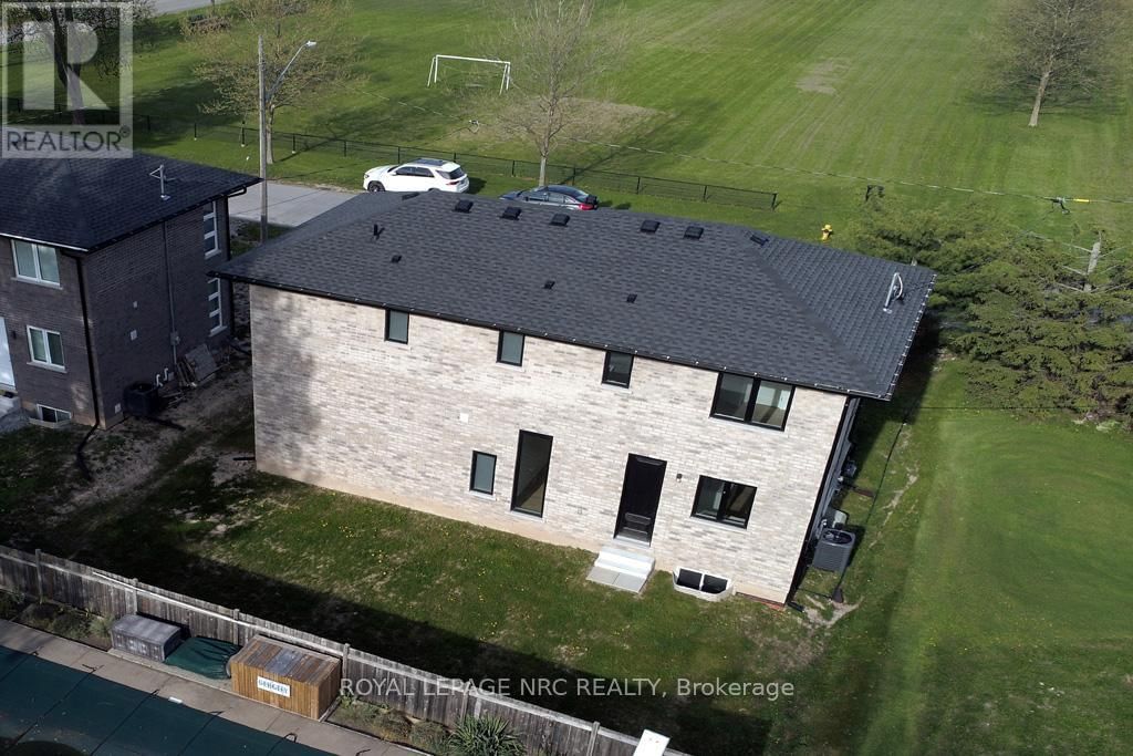 203 PARK STREET Image 7