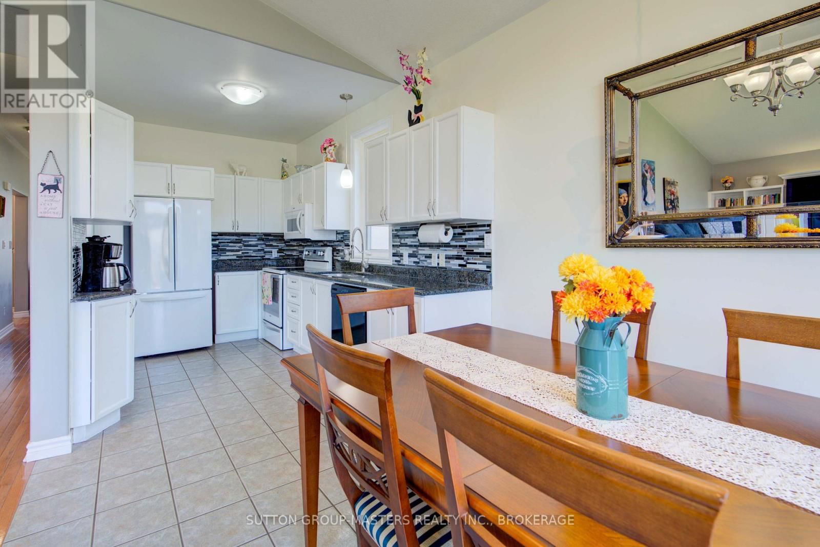 422 COOKE CRESCENT Image 12