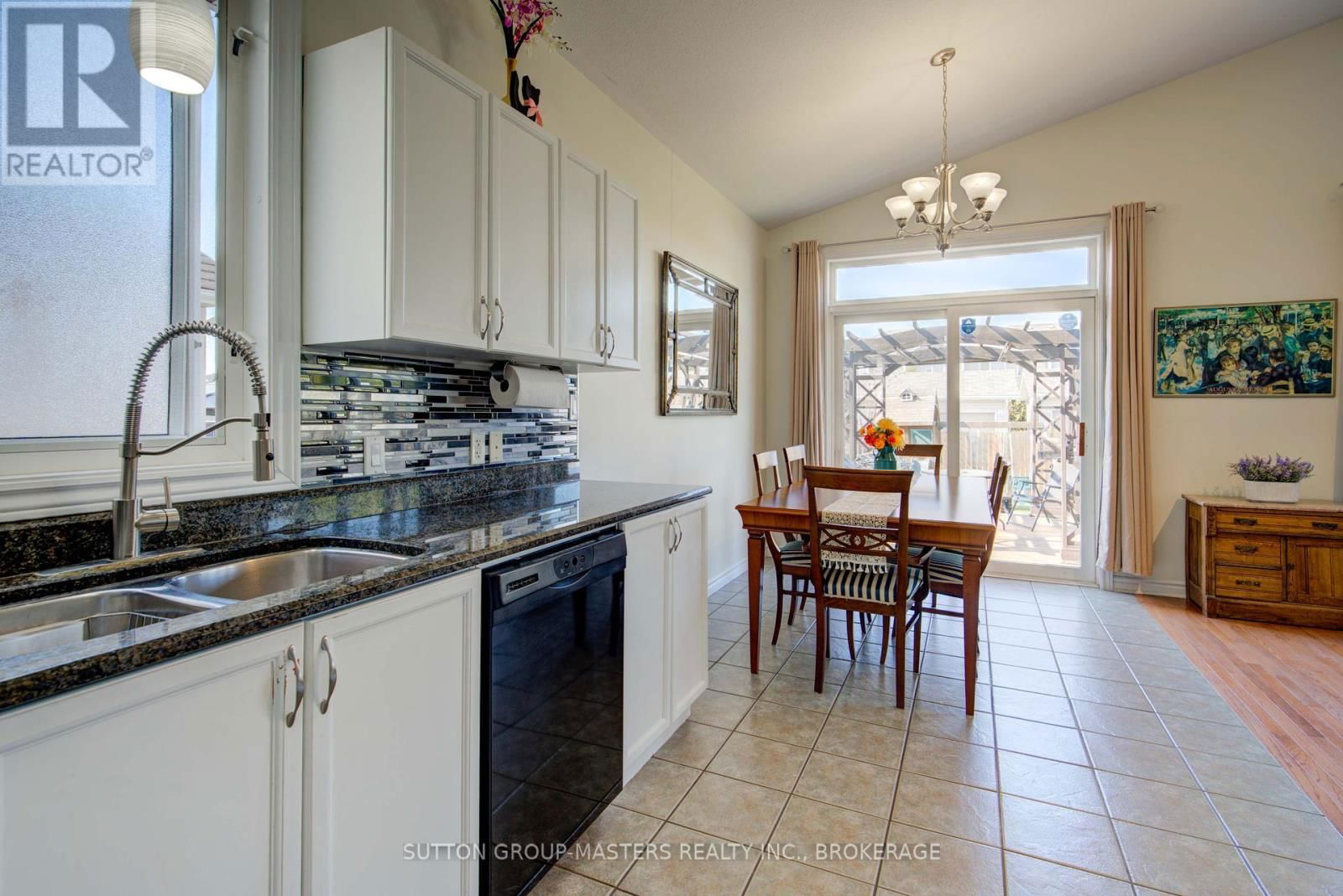 422 COOKE CRESCENT Image 13