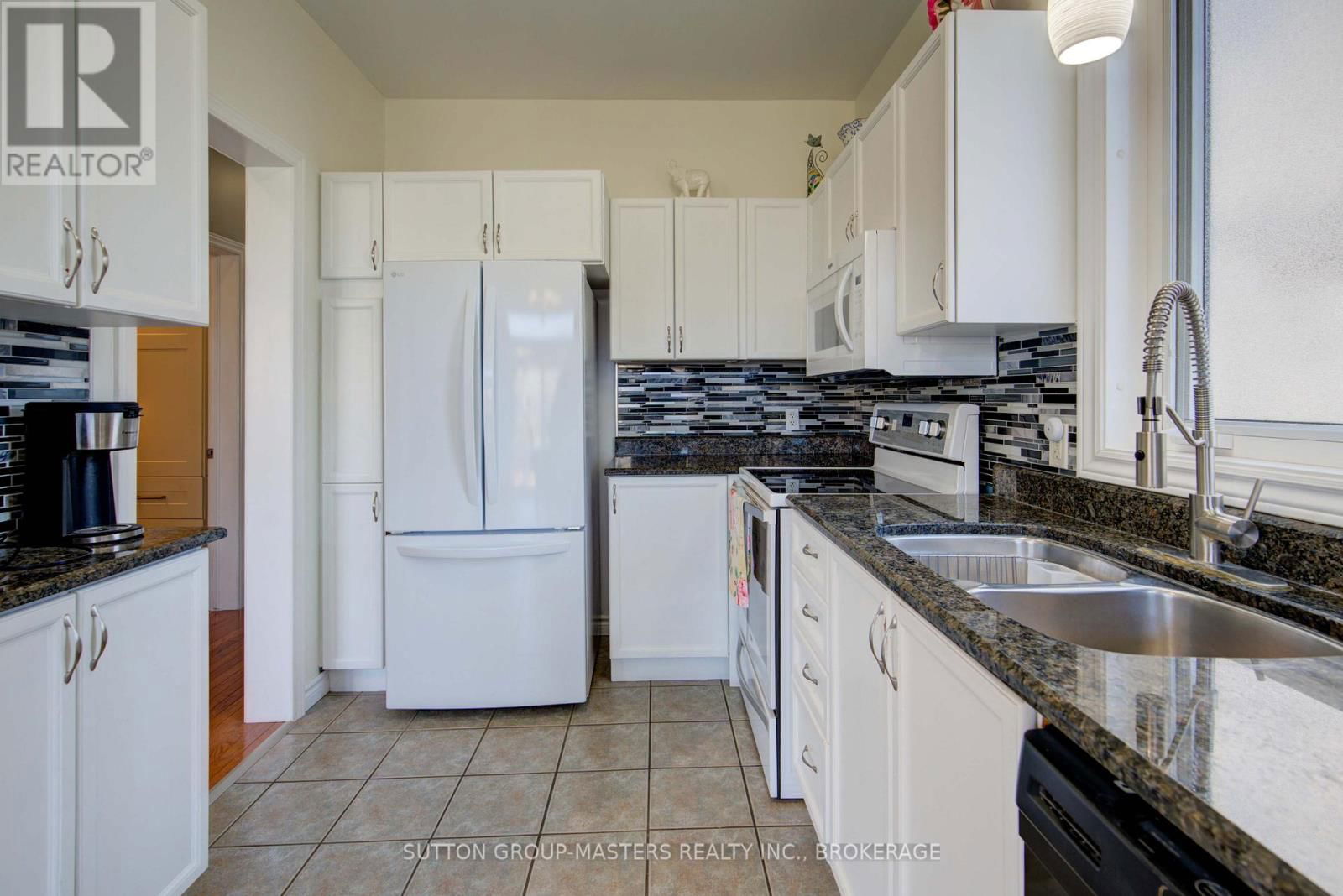 422 COOKE CRESCENT Image 14