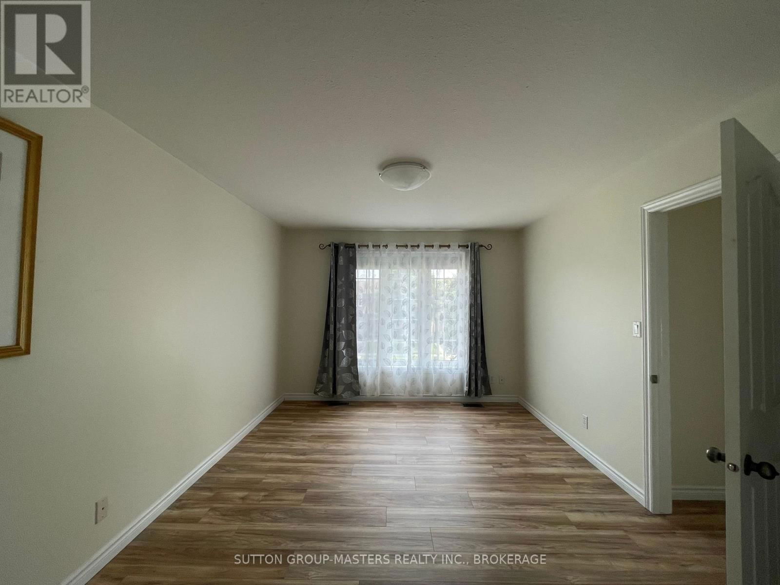 422 COOKE CRESCENT Image 22