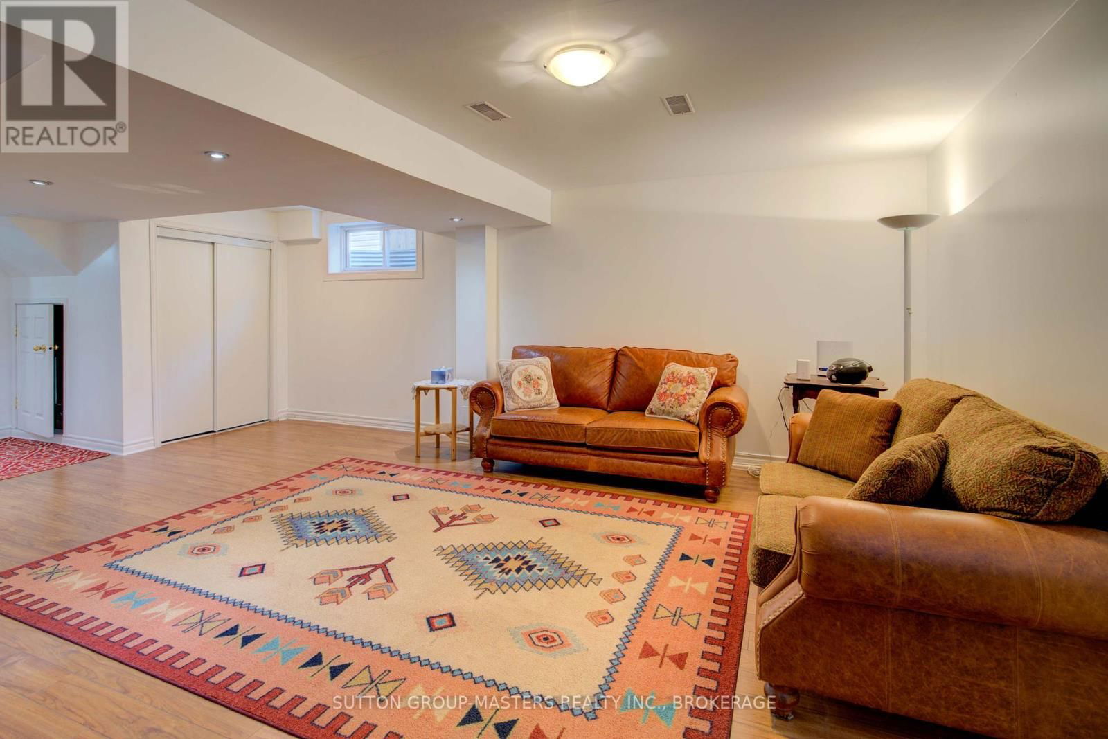 422 COOKE CRESCENT Image 28