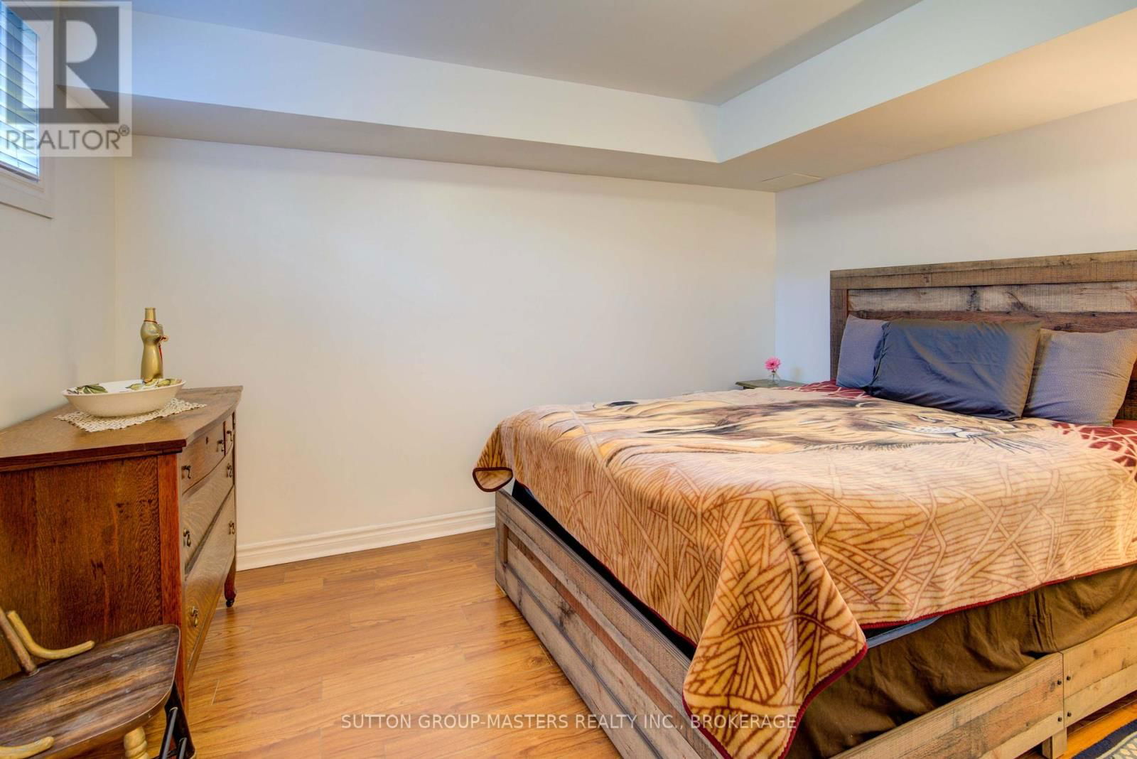 422 COOKE CRESCENT Image 32