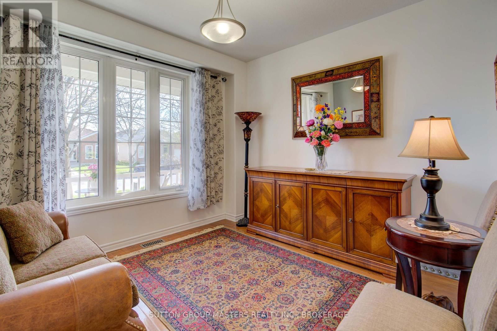 422 COOKE CRESCENT Image 5