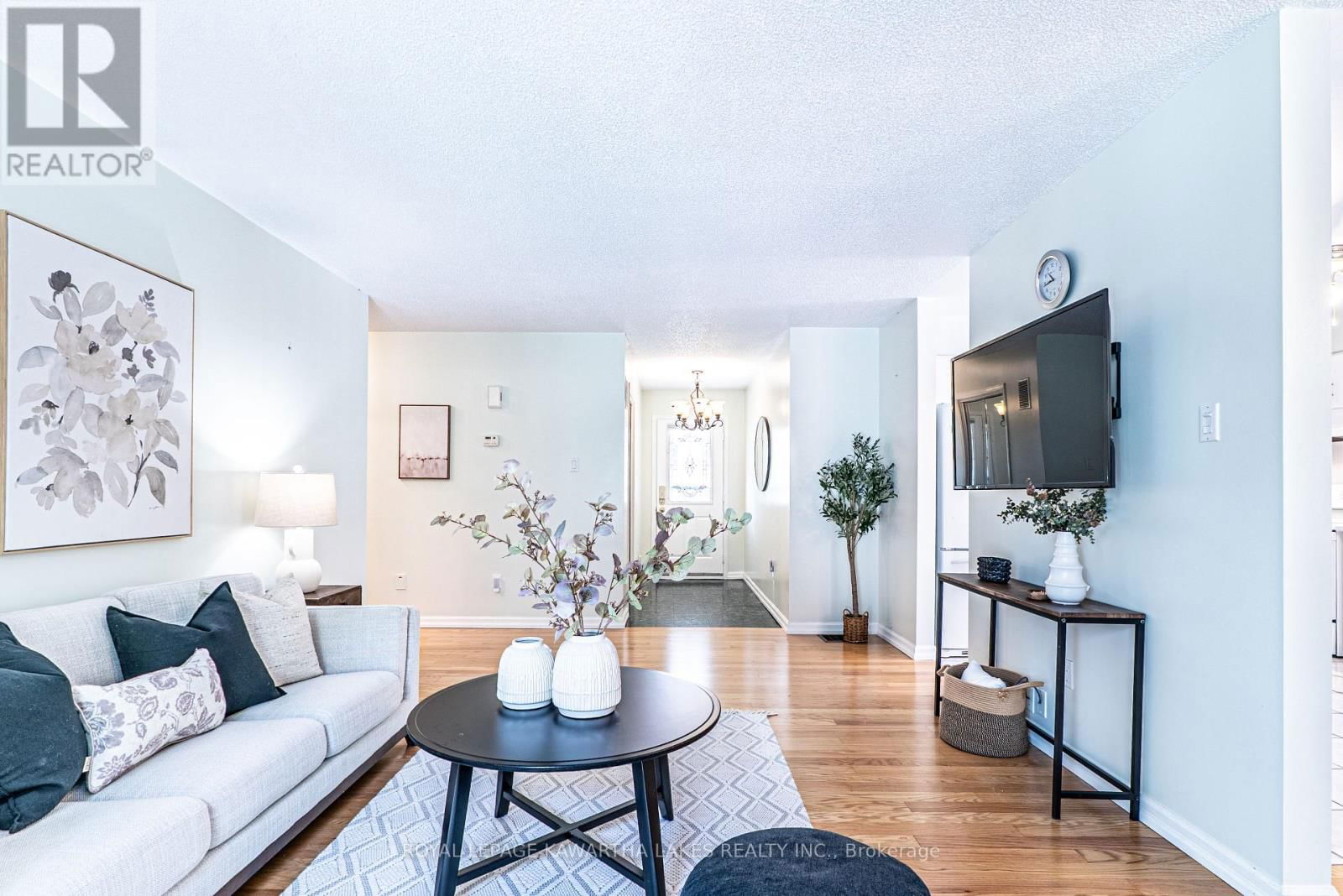 83 LORI BOULEVARD Image 19