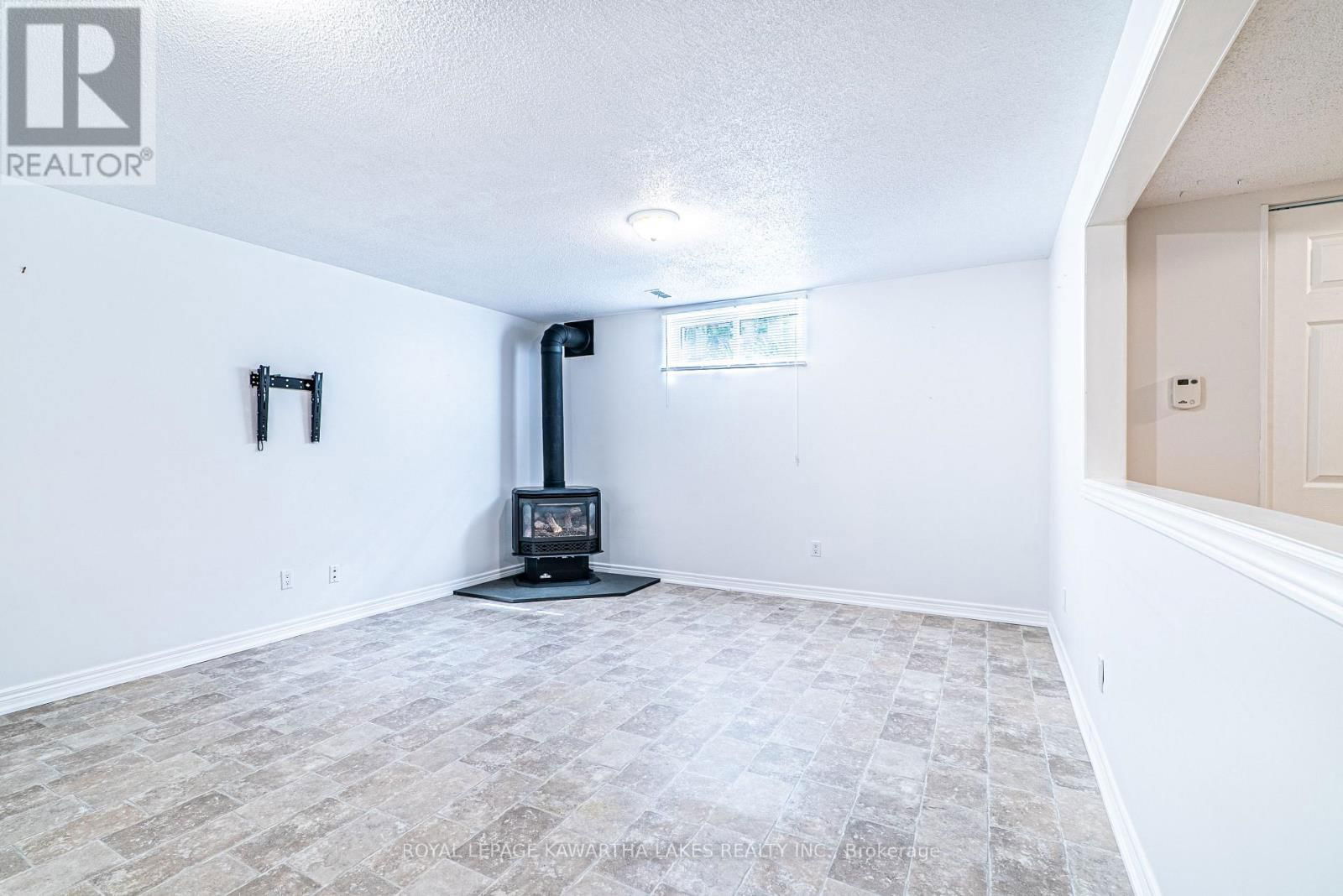 83 LORI BOULEVARD Image 26