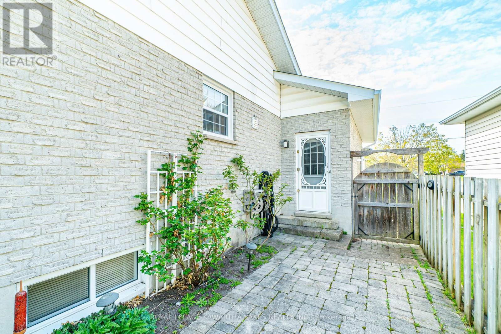 83 LORI BOULEVARD Image 33