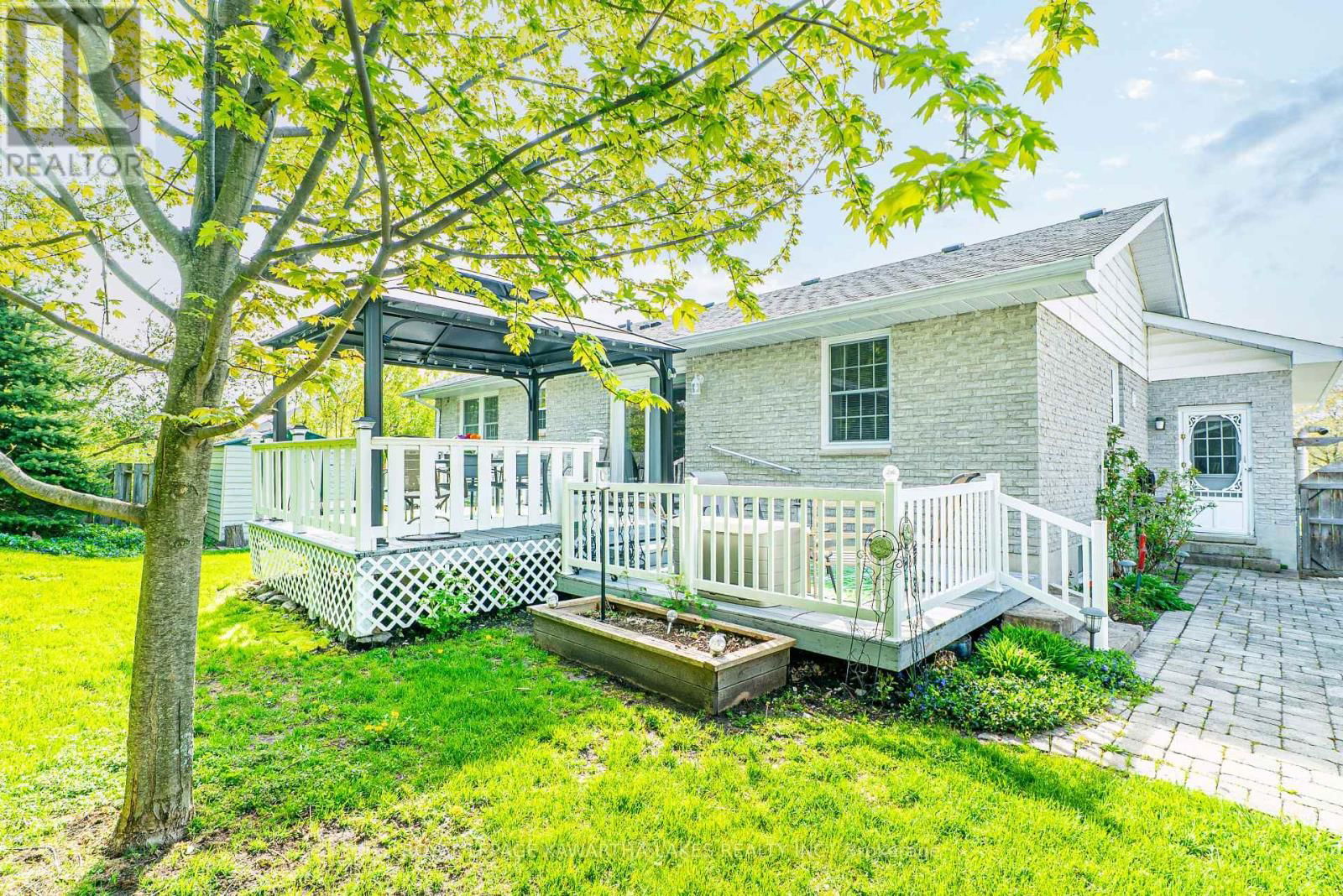 83 LORI BOULEVARD Image 36