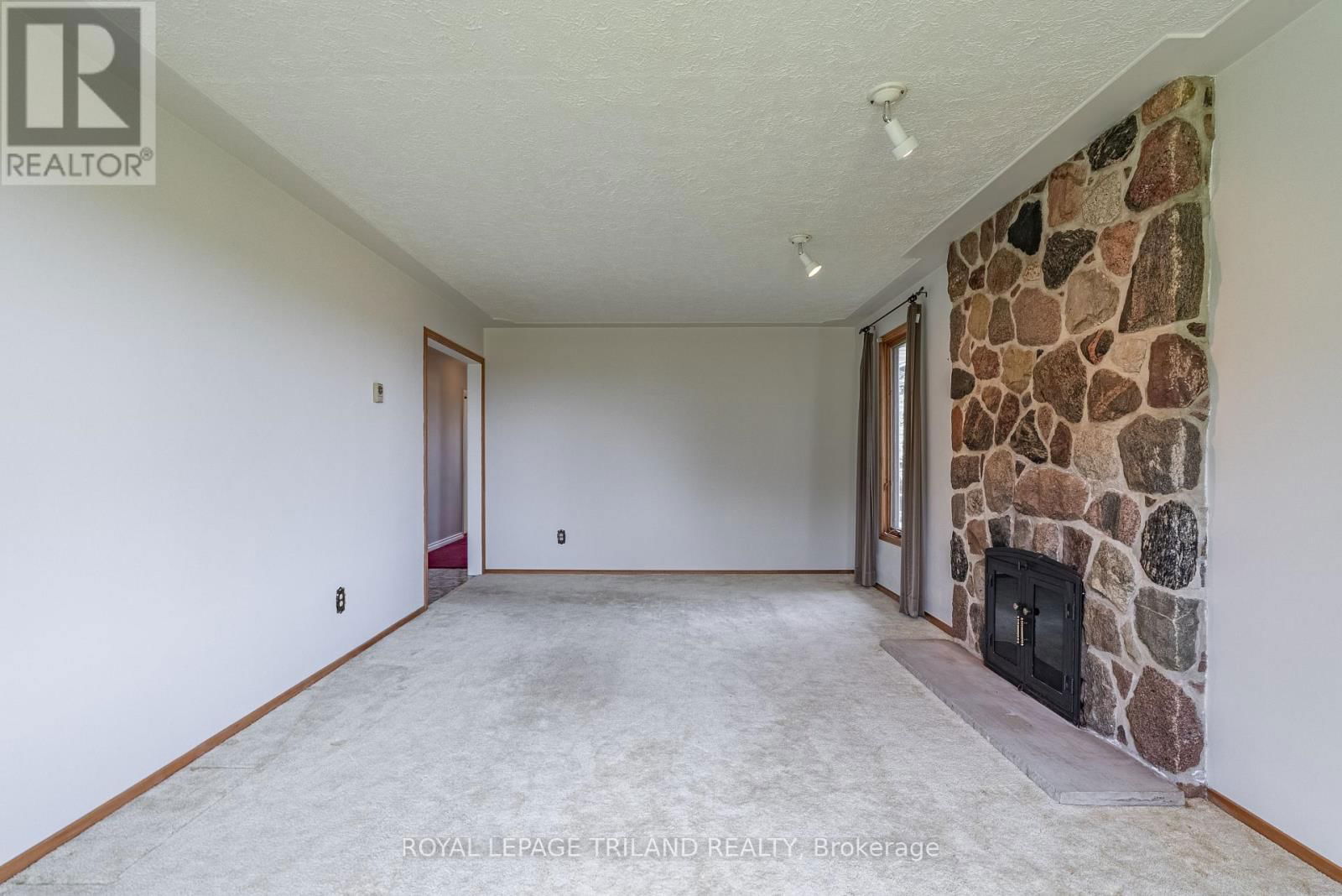 15295 DORCHESTER ROAD Image 18