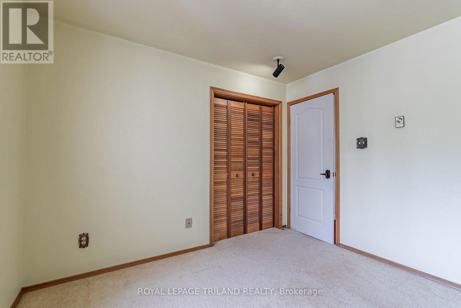 15295 DORCHESTER ROAD Image 21