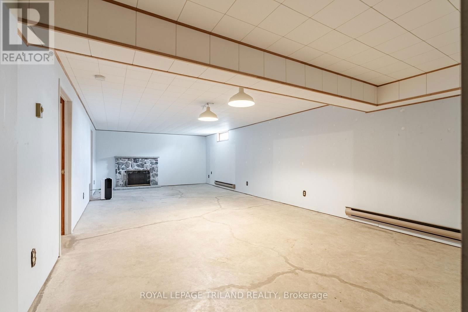 15295 DORCHESTER ROAD Image 27