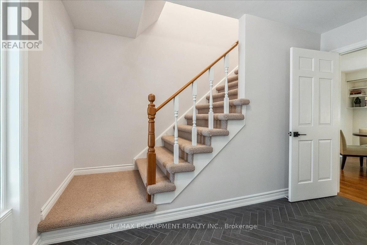 32 HIGHLAND PARK DRIVE Image 16